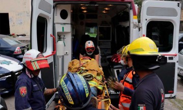 Rescatan a joven desmayado en una cisterna en Santiago Momoxpan