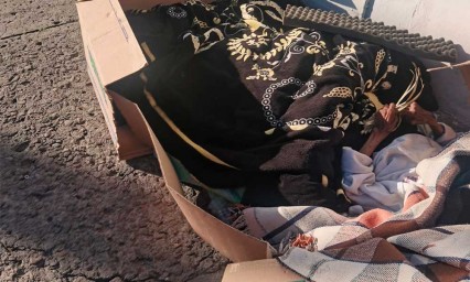 Abandonan a mujer de la tercera edad, se presume fue su propia familia