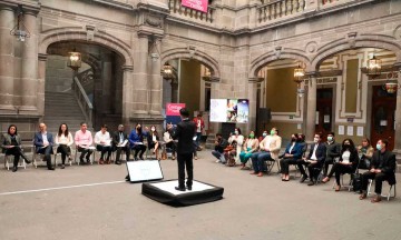 Jueves de variedad en la pasarela del Palacio