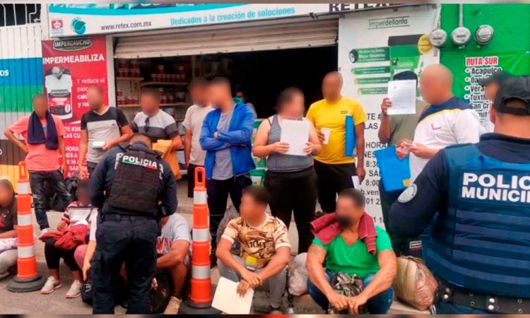 Rescatan a 21 migrantes extranjeros en la ciudad de Puebla