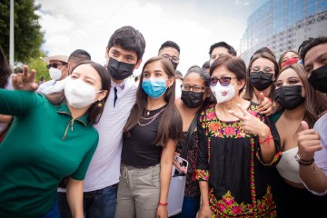 Rectora de la BUAP celebra las fiestas patrias con estudiantes en CU