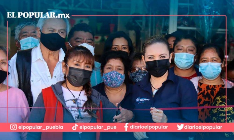 Entregan rejas para la protección de locatarios del tianguis de Santiago Mixquitla
