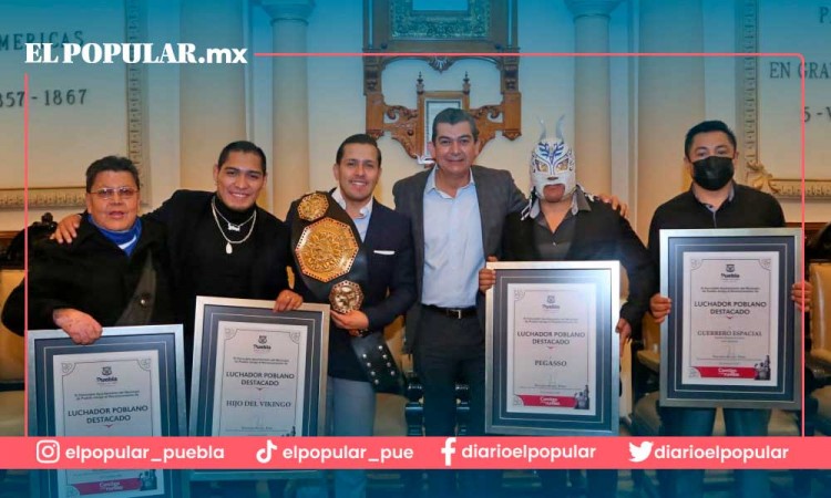 Homenajea Ayuntamiento de Puebla a figuras del cuadrilátero en el Día de la Lucha Libre