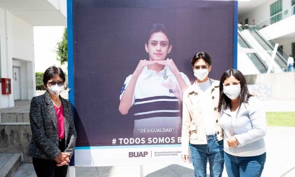 Inauguran  la exposición “Todos somos BUAP” en el andador del CCU