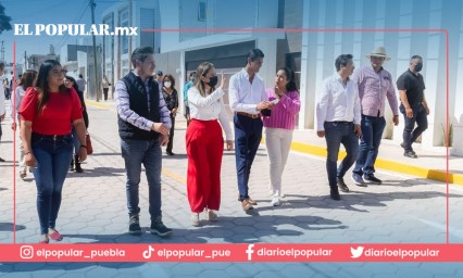 Tras 60 años de espera, Paola Angon entrega adoquinamiento en manantiales