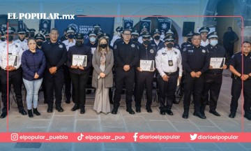 Paola Angon reconoce a 36 policías de la SSC Cholula