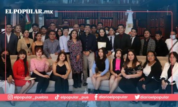 Eduardo Rivera recibe a estudiantes BUAP en Cabildo Universitario