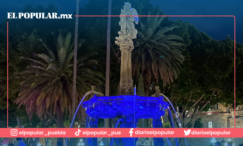 Iluminan de azul principales fuentes de Puebla capital