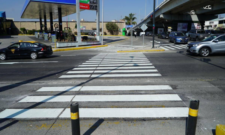Ayuntamiento de Puebla entrega modernización de semáforos y balizamiento