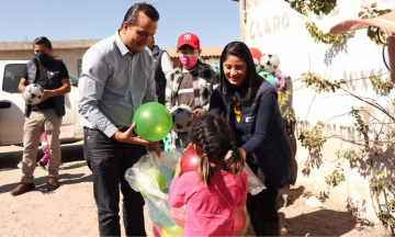 Regidurías de puebla entregan juguetes en San Miguel Espejo