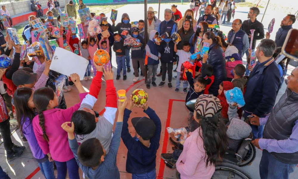 Este seis de enero el DIF llevó la ilusión a niñas y niños de San Francisco Totimehuacán