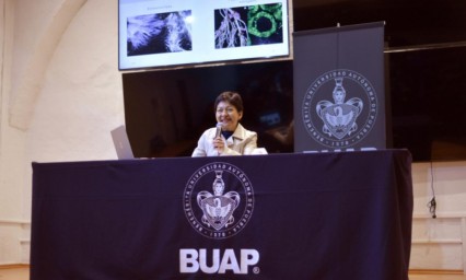 La rectora Lilia Cedillo participó en la conferencia ‘La importancia de la Biología’