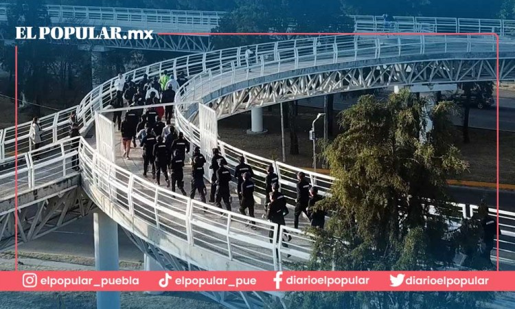 Eduardo Rivera corre con las y los futuros policías de Puebla