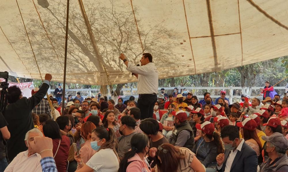 Alejandro Armenta se reúne con ciudadanía en Tecamachalco