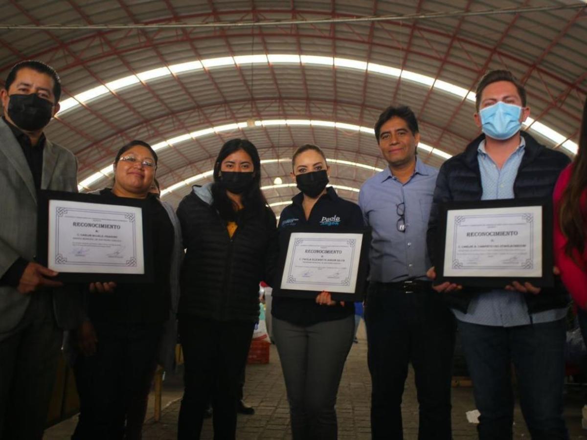 Paola Angón respalda a comerciantes con la dignificación del tianguis xixitla