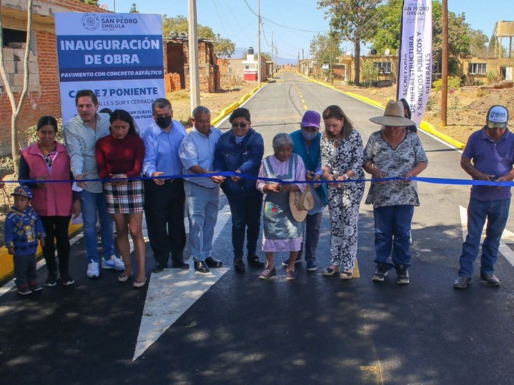 Después de 35 años de espera Paola Angón entrega pavimentación a habitantes de San Juan Tlautla