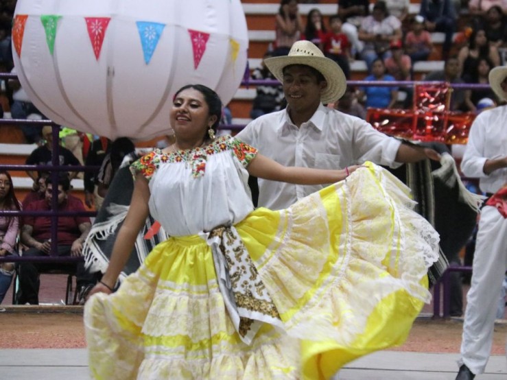 Con música y llena de muchos colores es  como se llevó a cabo la Feria de Tecomatlán