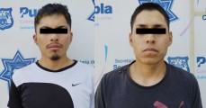 Policía municipal de Puebla detiene a dos sujetos después de recuperar un camión robado