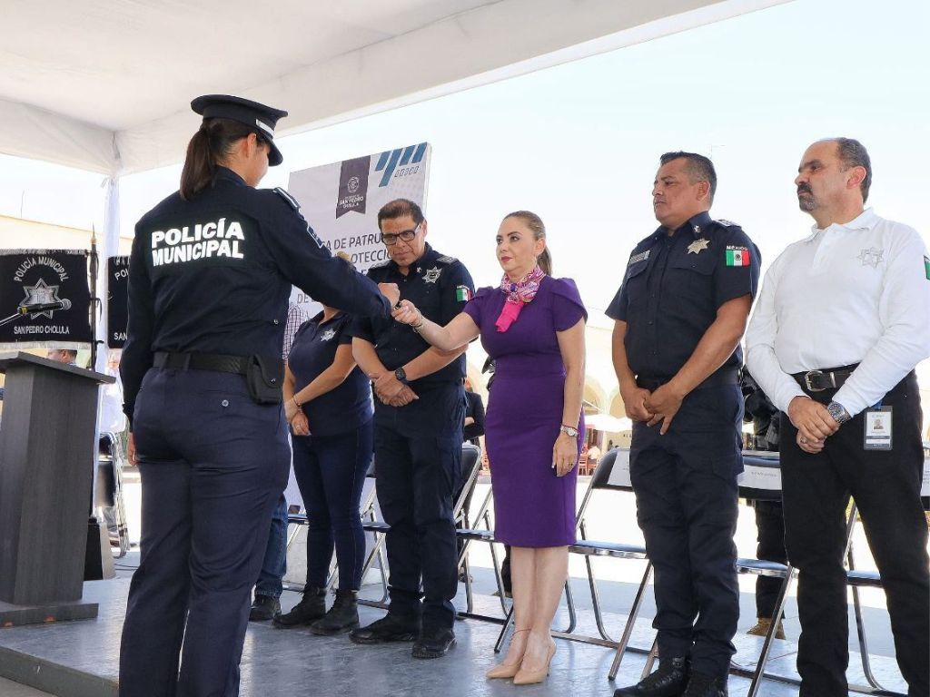 Paola angón anuncia incremento salarial a policías de San Pedro Cholula