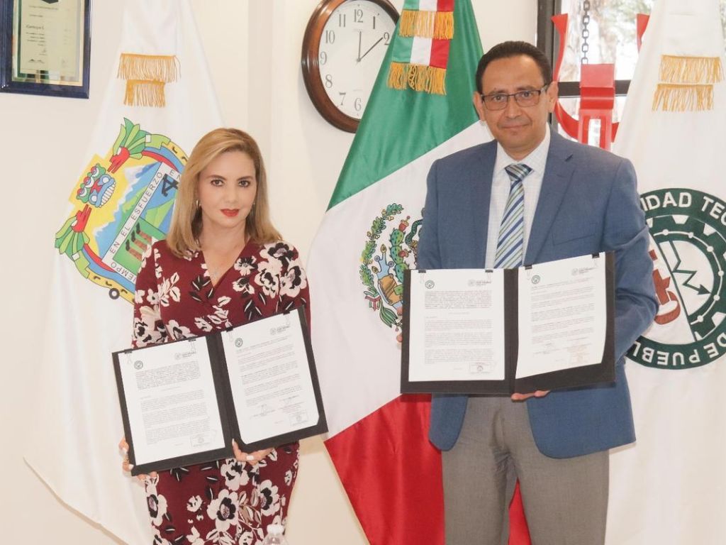 Paola Angón continúa trabajando y realiza firma de convenio con la Universidad Tecnólogica