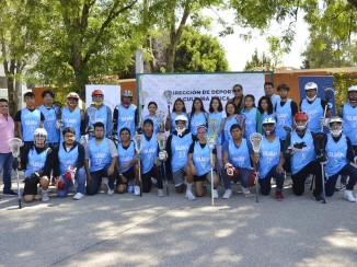 Entrega BUAP uniformes al equipo de lacrosse