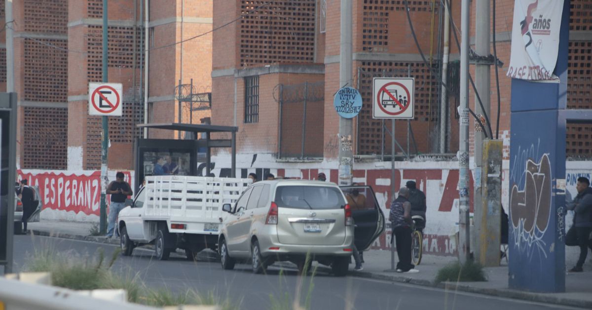 Tarifas irregulares de taxis pirata en Puebla