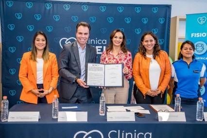 Sistema Municipal DIF firma convenio con clínica Stela