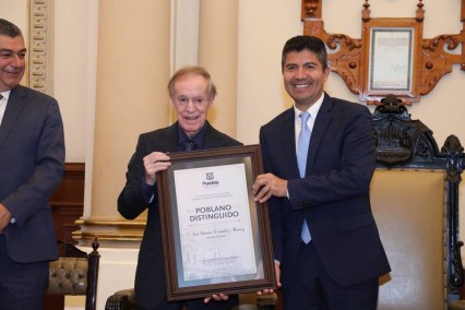 Gobierno municipal reconoce a José Ramón Fernández como Poblano Distinguido