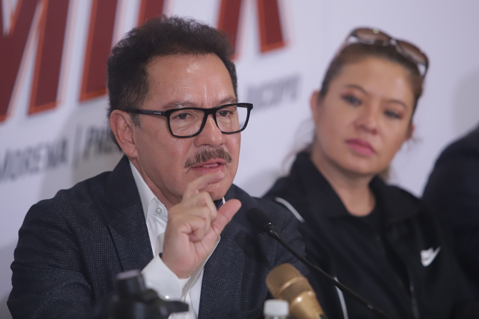 Ignacio Mier Velazco hablando a medios