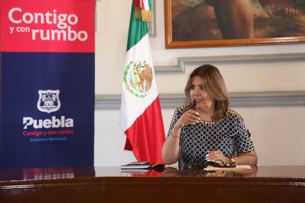 María Isabel García Ramos, Tesorera Municipal en rueda de prensa para hablar sobre el programa de estímulos fiscales 2023