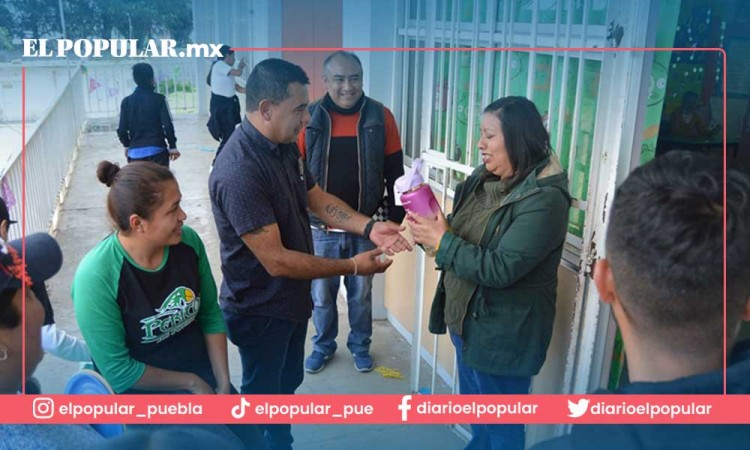 Ayuntamiento de Esperanza reconoce a maestros y maestras por su desempeño