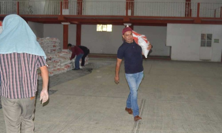 Ayuntamiento de Esperanza entrega fertilizantes para productores del campo