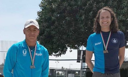 Selectivo de natación BUAP obtiene 18 medallas en campeonato estatal