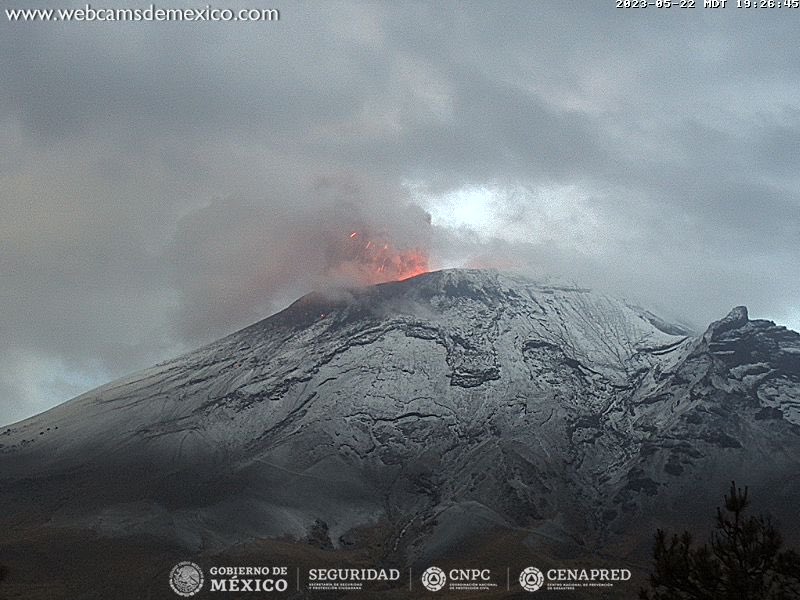 Suspenden sobrevuelo de vigilancia al cráter del Popocatépetl