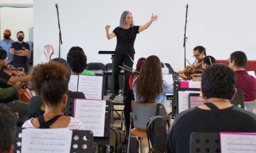 Por primera vez la Orquesta Sinfónica de la BUAP es dirigida por una mujer