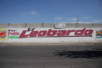 Regidor Leobardo Rodríguez vigilará que no pongan más bardas con su nombre