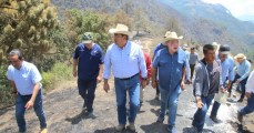 Continúa Sergio Salomón con supervisión del combate al incendio forestal en Zacatlán