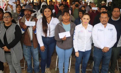 Paola Angon continúa beneficiando al campo cholulteca, ahora con la entrega de ovinos