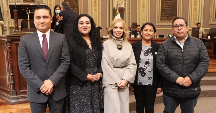 Presentan Obradoristas iniciativa de ley a favor del derecho a decidir de las mujeres de forma segura, pública y gratuita en Puebla