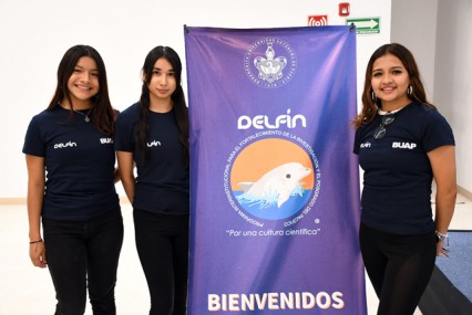 Estudiantes realizan investigación en la BUAP en programa de verano