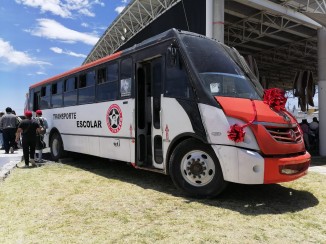 Entrega de Autobús al Centro Educativo 'El Triunfo': Impulso Educativo y Social