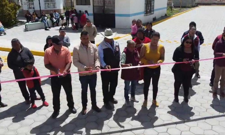 Ayuntamiento de Esperanza entrega obra de adoquinamiento en Ahuatepec de la Presa