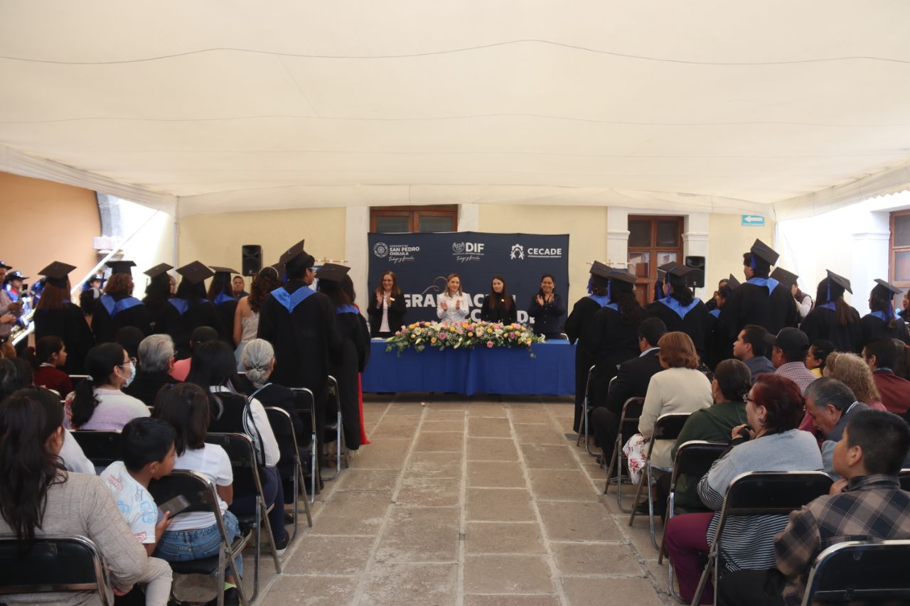 Graduación CECADE Cholula