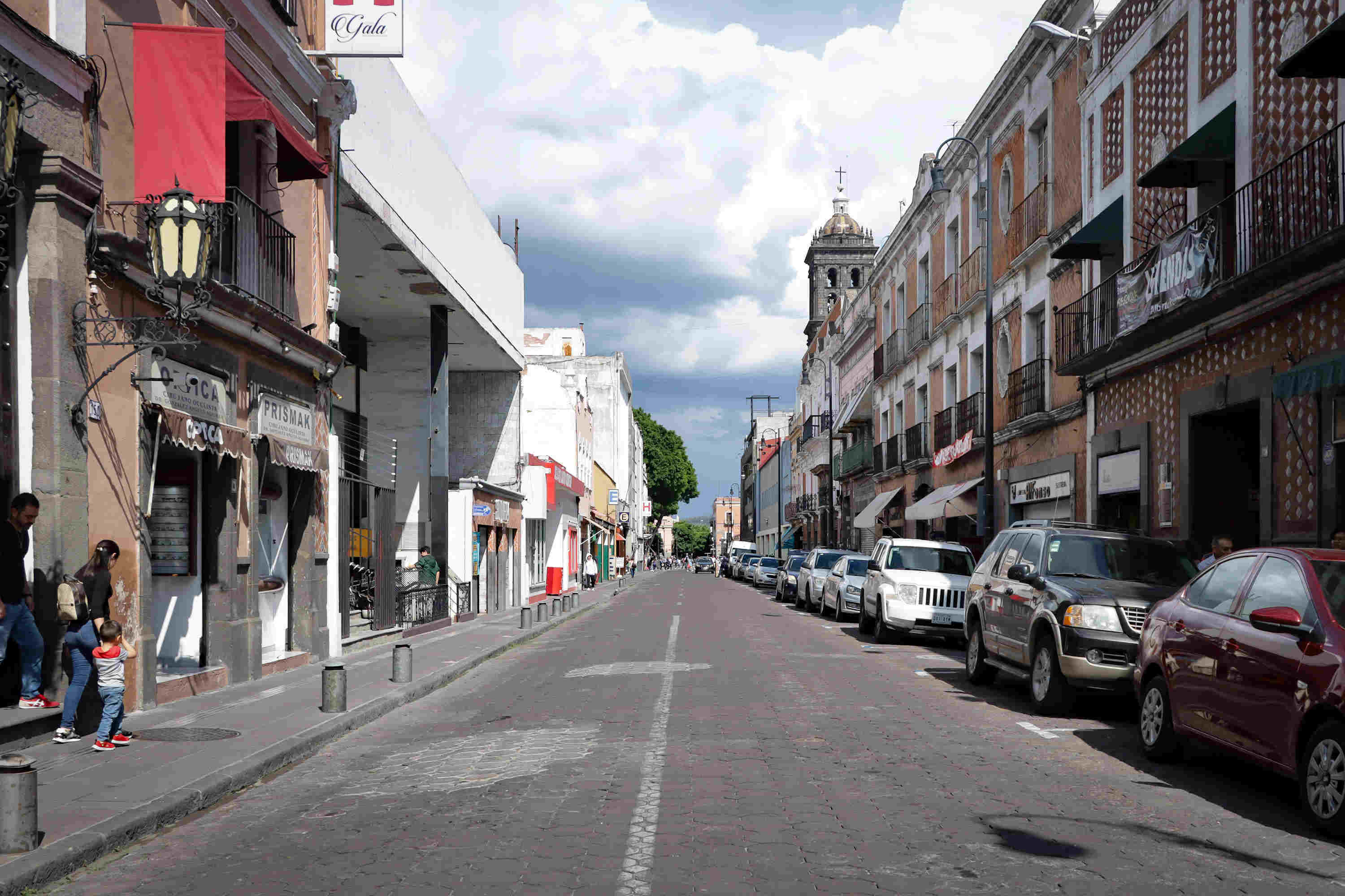 La calle 3 Poniente entre la 3 Sur y la Avenida 16 de Septiembre se volverá de doble sentido para la entrada a hoteles y estacionamiento