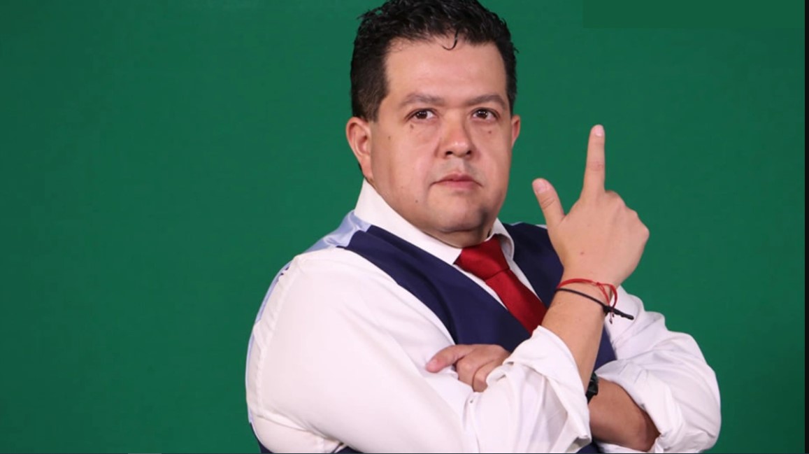 Mier Velazco no niega su amistad con Arturo Rueda Sánchez pero sí la complicidad que pudiera haber entre ellos, pues asegura que la empresa en la que son socios no tuvo nada que ver