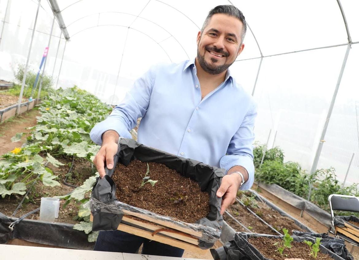 Adán Domínguez detalló que el esquema de sustentabilidad alimentaria que permite a la ciudadanía cultivar en sus casas 
