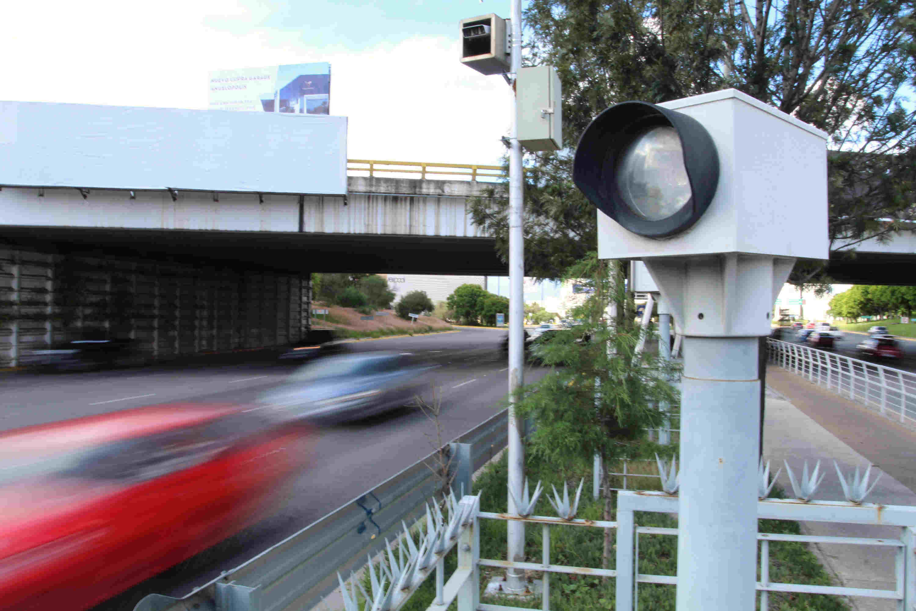 Los cinemómetros que operarán en San Andrés Cholula y que ejecutará el gobierno de Edmundo Tlatehui Percino serán más caros que aquellos de las fotomultas que maneja el Gobierno del Estado