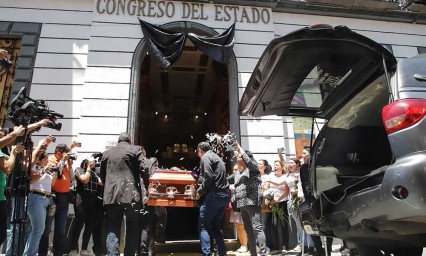 Autoridades y activistas despiden a Aurora Sierra en el Congreso del Estado