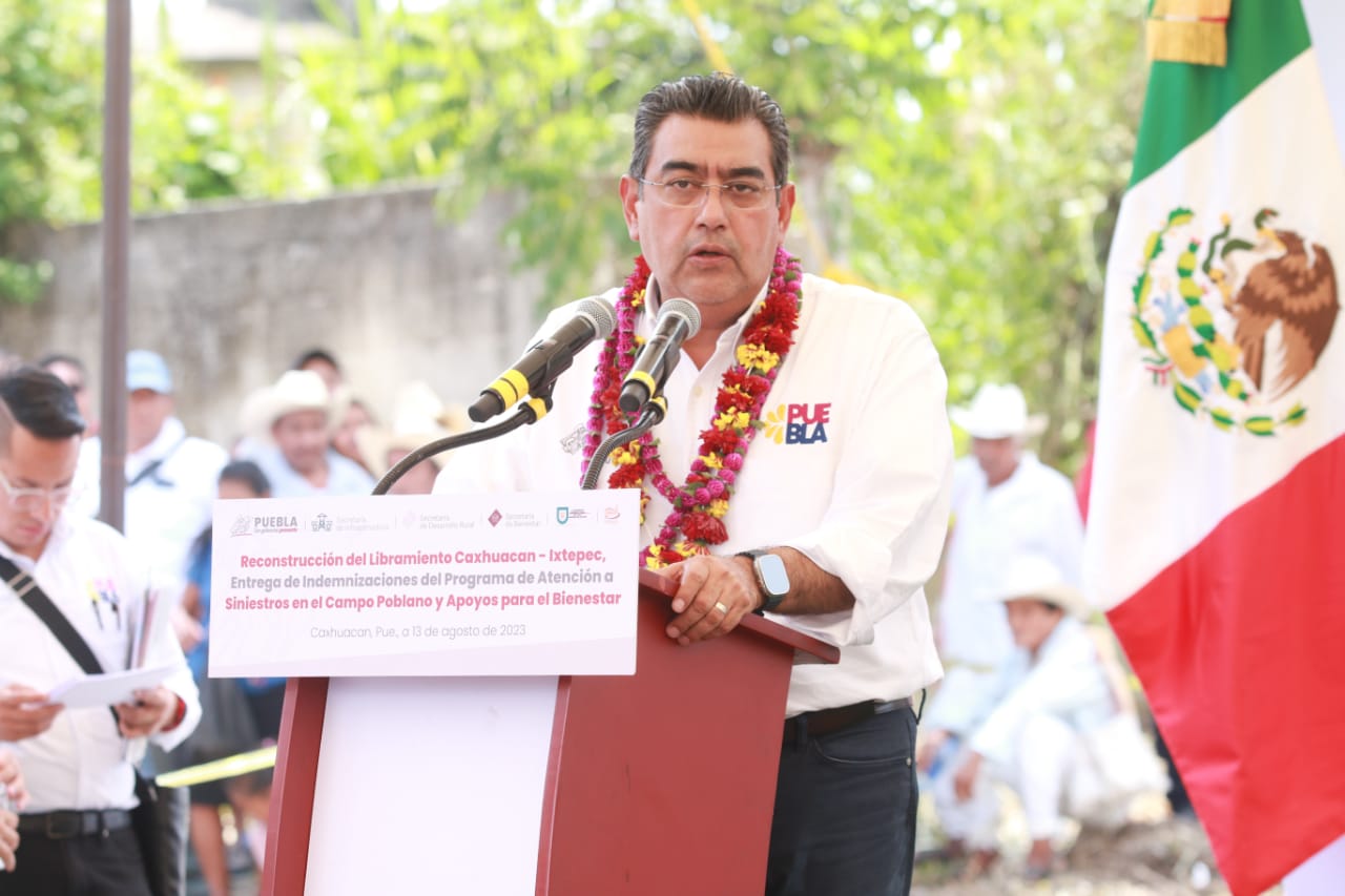 Sergio Salomón inauguró las reconstrucciones del Libramiento Caxhuacan - Ixtepec y del pavimento con adoquín de las calles Vicente Guerrero