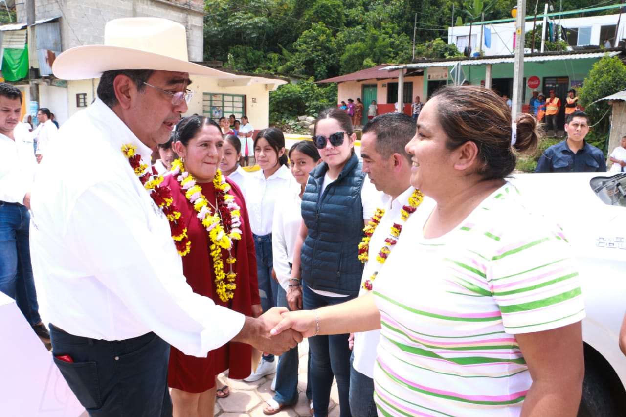 Sergio Salomón destacó que el gobierno estatal acelera, no descansa ni tampoco se detiene debido a que tiene la obligación de servirles todos los días a las y los poblanos